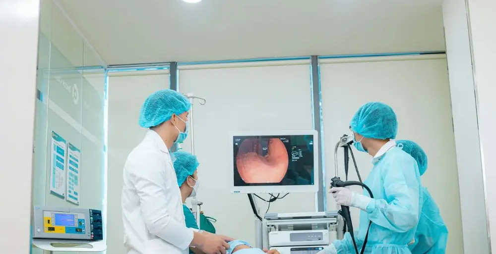 Phòng nội soi vách kính tại Doctor Check